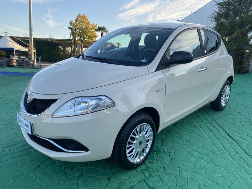 LANCIA YPSILON PLATINUM ECOCHIC  "NEOPATENTATI"