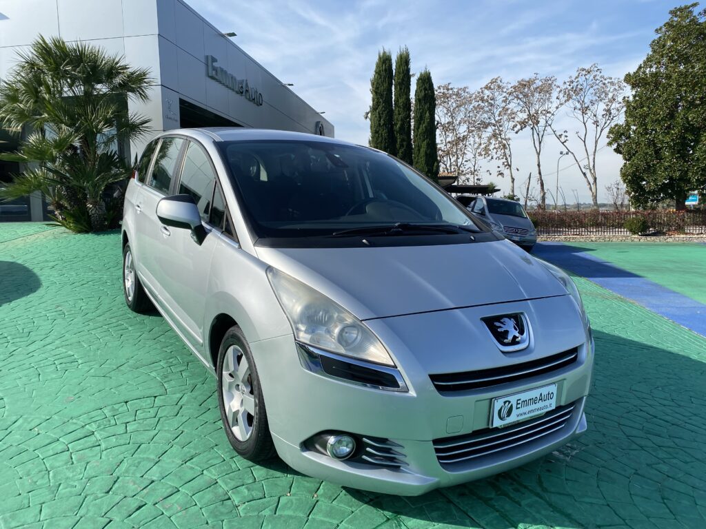PEUGEOT 5008 1.6 HDI