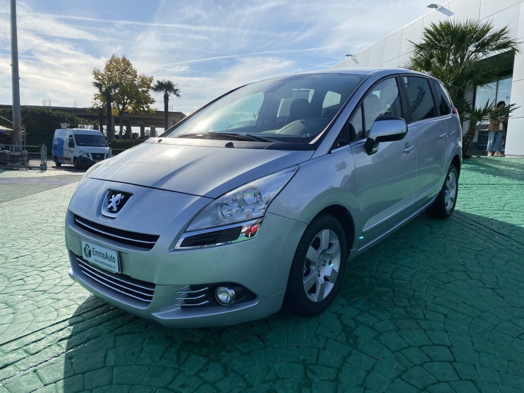 PEUGEOT 5008 1.6 HDI
