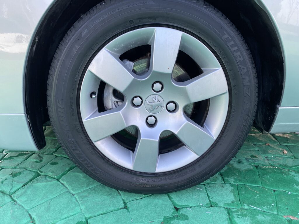 PEUGEOT 5008 1.6 HDI