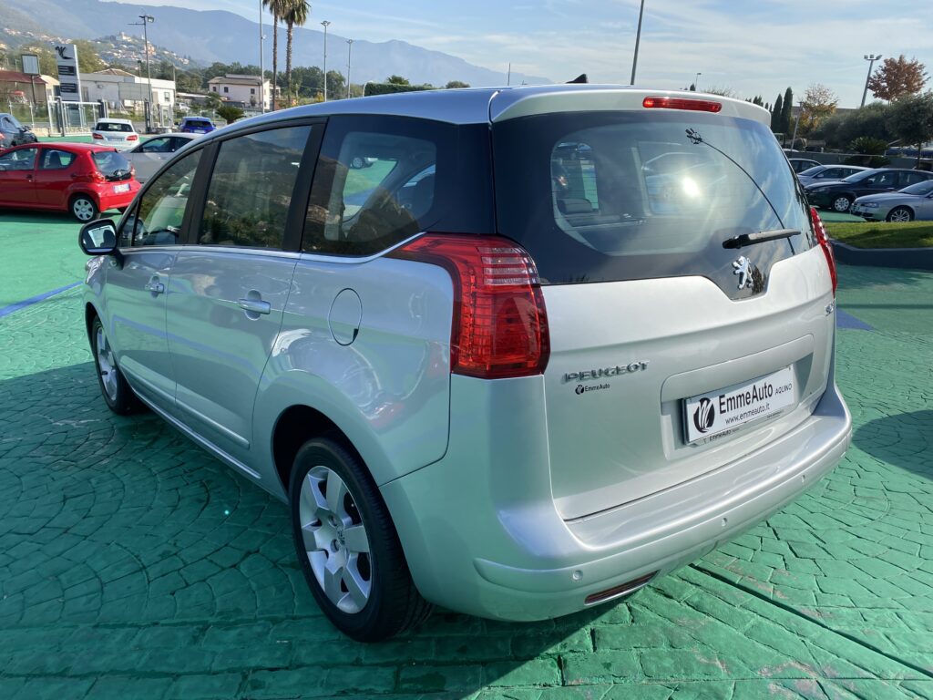 PEUGEOT 5008 1.6 HDI