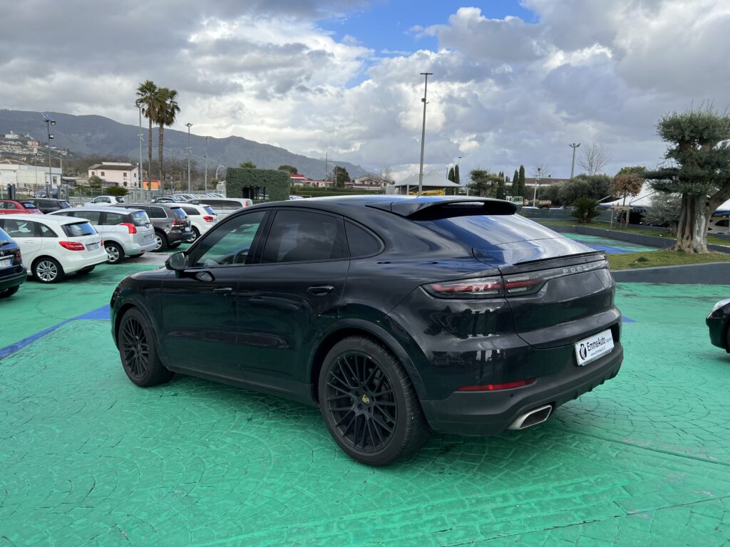 PORSCHE CAYENNE COUPE' HYBRID