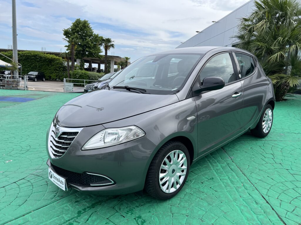 LANCIA YPSILON 1.2 ECOCHIC GPL GOLD "NEOPATENTATI"