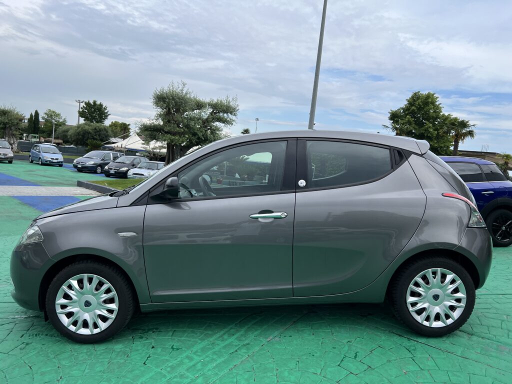 LANCIA YPSILON 1.2 ECOCHIC GPL GOLD "NEOPATENTATI"