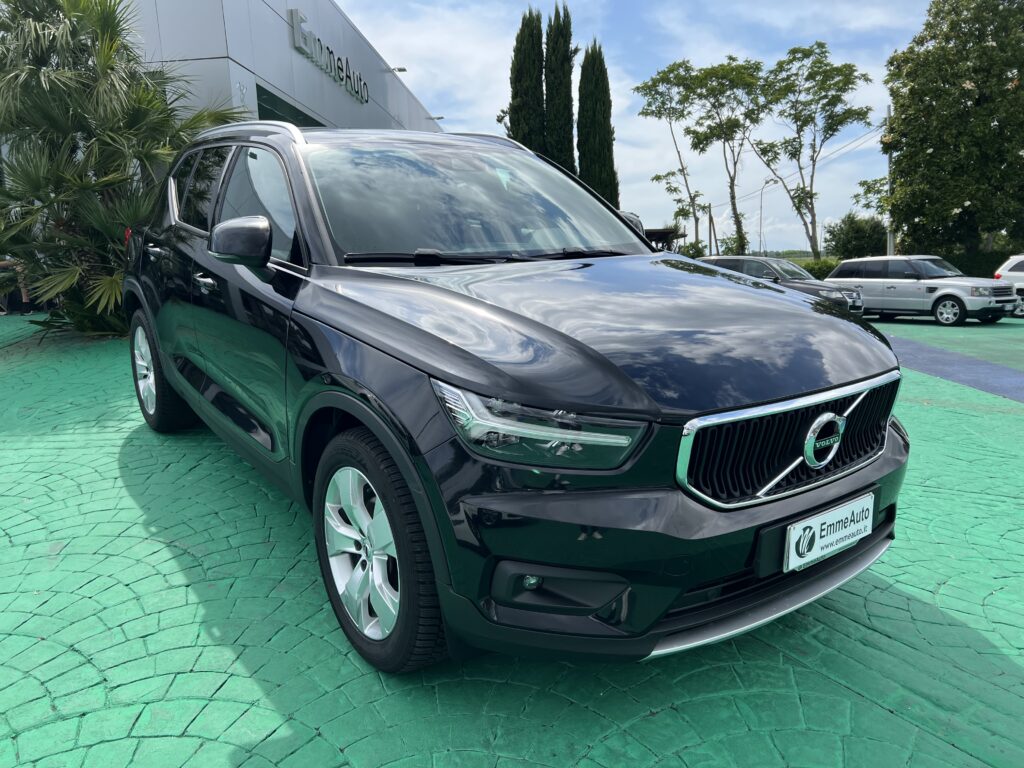 VOLVO XC40 2.0 PLUS DARK