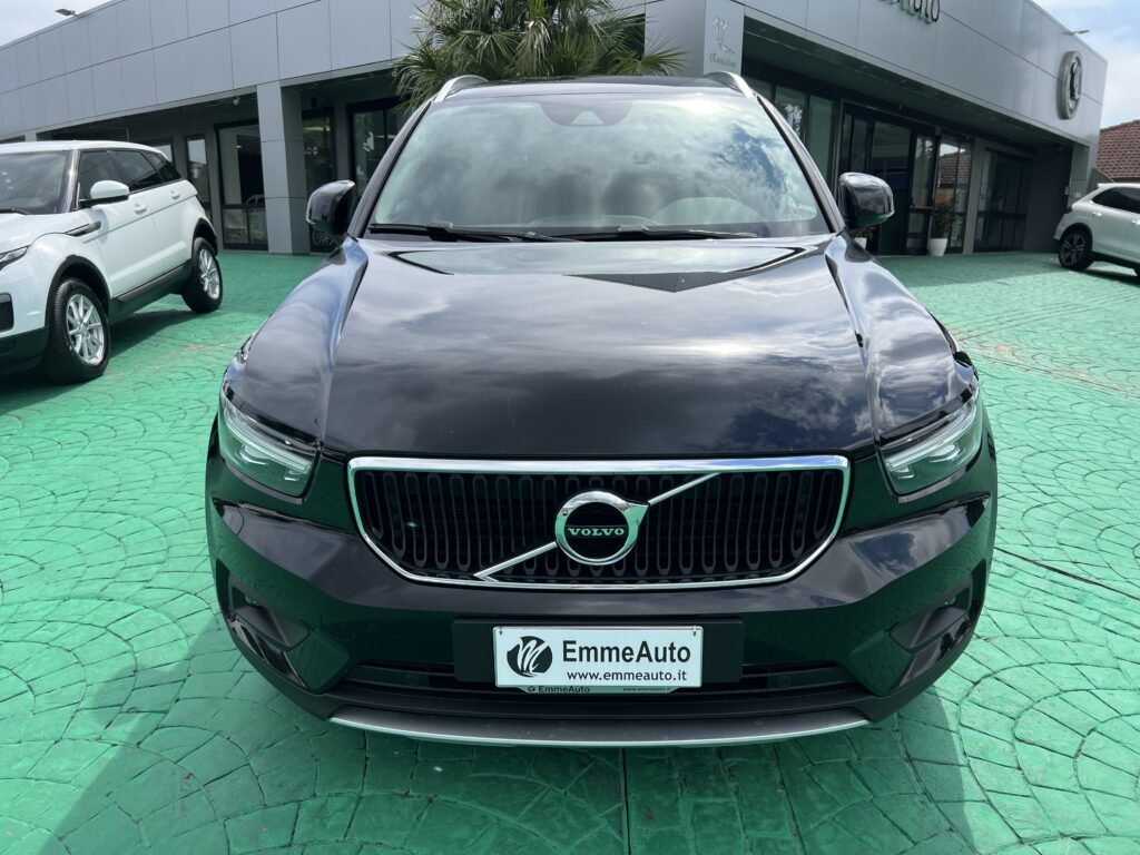 VOLVO XC40 2.0 PLUS DARK