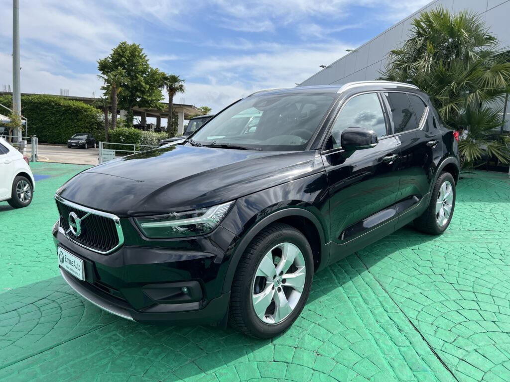 VOLVO XC40 2.0 PLUS DARK