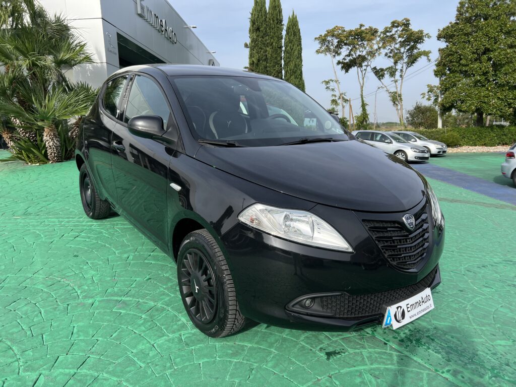 Lancia Ypsilon 0.9 TwinAir 85 CV 5 porte Metano Ecochic Elefantino