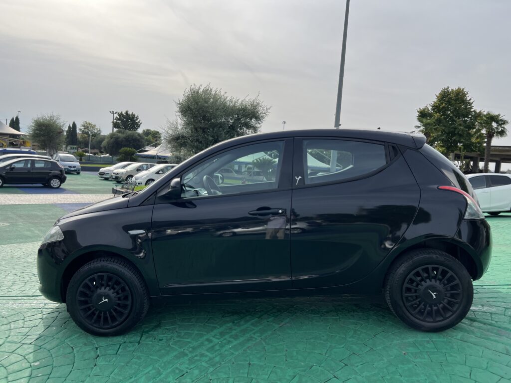 Lancia Ypsilon 0.9 TwinAir 85 CV 5 porte Metano Ecochic Elefantino