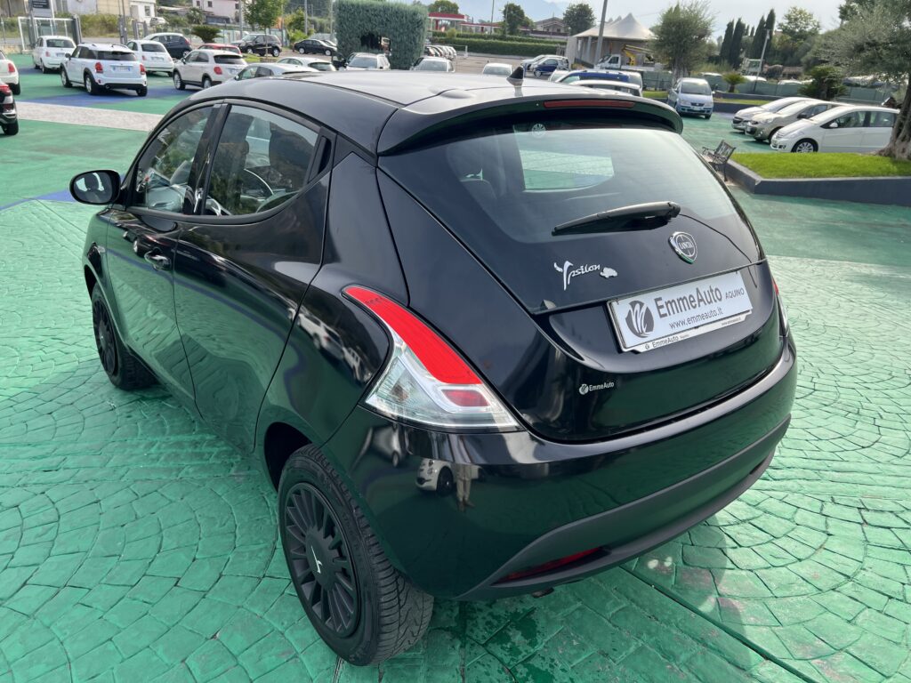 Lancia Ypsilon 0.9 TwinAir 85 CV 5 porte Metano Ecochic Elefantino